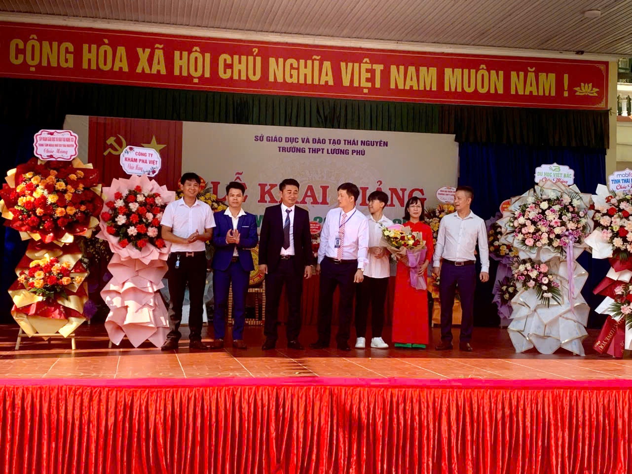 ALOHA EDU TÀI TRỢ QUỸ KHUYẾN HỌC VÀ TRAO HỌC BỔNG CHO HỌC SINH TRƯỜNG THPT LƯƠNG PHÚ TẠI THÁI NGUYÊN